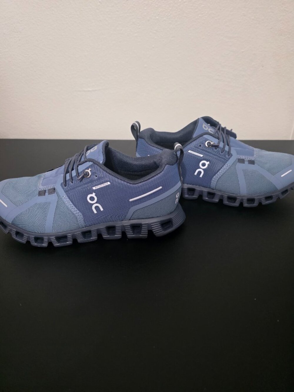 On Cloud Women's Cloud 5 Waterproof Running Sneakers Metal/Navy, Size 5.5W - Picture 3 of 8